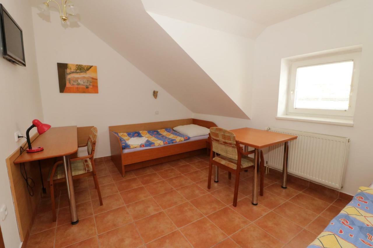 Penzion Hurka Hotel Dolni Libchavy Exterior photo