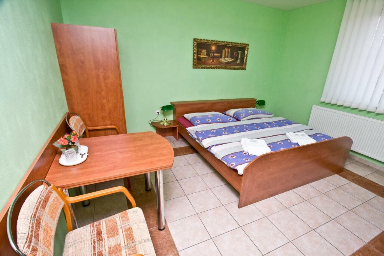 Penzion Hurka Hotel Dolni Libchavy Exterior photo