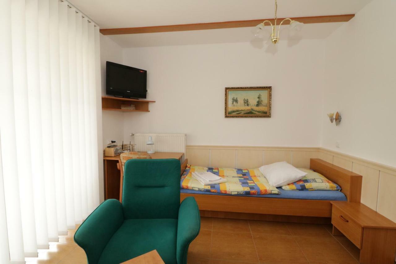 Penzion Hurka Hotel Dolni Libchavy Exterior photo