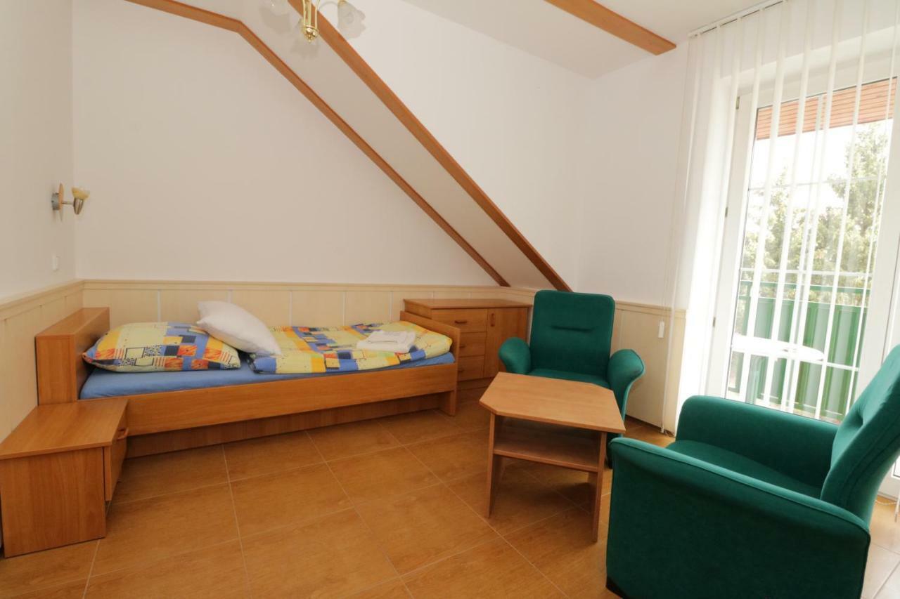 Penzion Hurka Hotel Dolni Libchavy Exterior photo