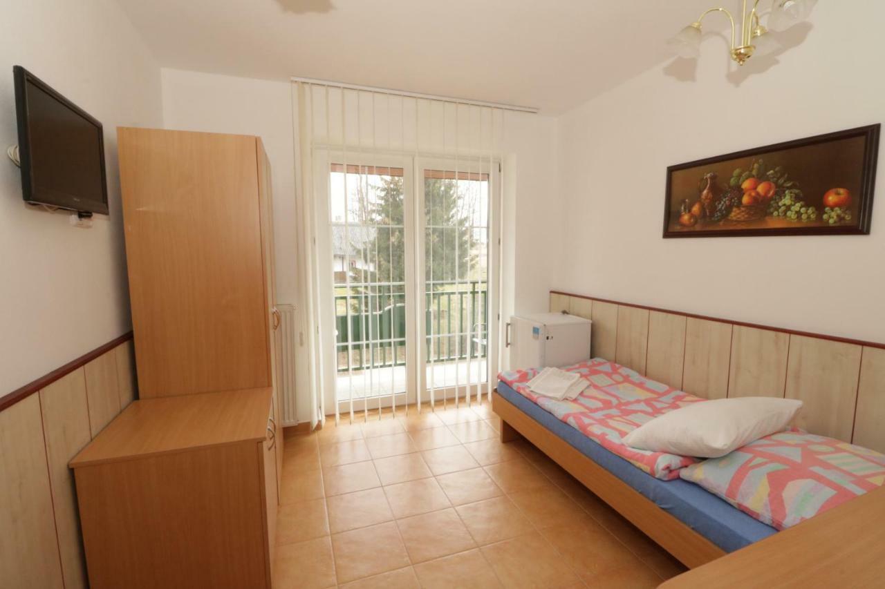 Penzion Hurka Hotel Dolni Libchavy Exterior photo